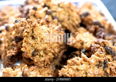 Gesunde Haferflockenkekse. Zuckerfreier Diät-Snack. Hausgemachte Kekse. Selektiver Fokus. Horizontales Foto. Nahaufnahme. Keine Menschen, niemand. Stockfoto