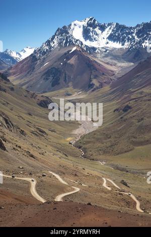 Argentinien, Provinz Mendoza, Las Cuevas, Straße zum Cristo Redentor (Christus der Erlöser) Statue von Cerro Aconcagua 6,962 Meter Stockfoto