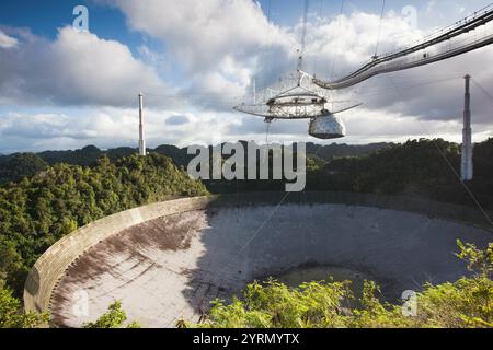 Puerto Rico, Nordküste, Arecibo, Arecibo Observatory, das größte Radioteleskop der Welt. Stockfoto
