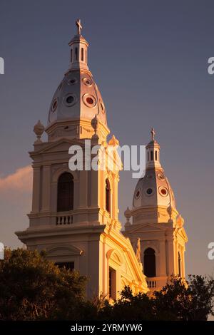 Puerto Rico, Südküste, Ponce, Kathedrale Nuestra Senora de Guadalupe, Sonnenuntergang. Stockfoto