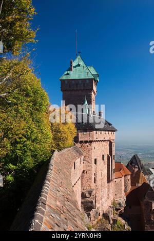 Frankreich, Haut-Rhin, Elsass, Alasatian Weinstraße, Haut Koenigsbourg Schloss, außen Stockfoto