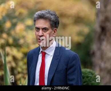 London, Großbritannien. Dezember 2024. Sheikh Tamim bin Hamad Al Thani, Emir von Katar, besucht Kier Starmer, Premierminister, in 10 Downing Street, London UK Ed Miliband, Energieminister, kommt zum Treffen an Credit: Ian Davidson/Alamy Live News Stockfoto