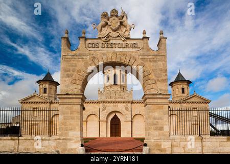 Frankreich, Region Aquitanien, Departement Gironde, Haute-Medoc, St-Estephe, Weingut Chateau Cos d´Estournel Stockfoto