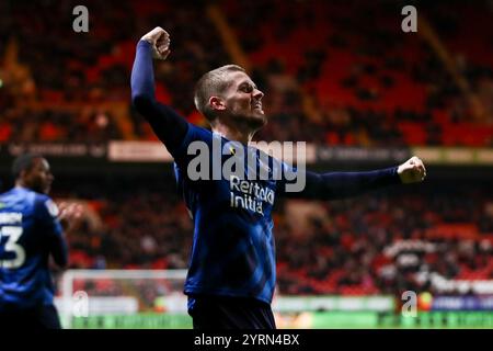 Ronan Darcy aus Crawley Town feiert das Tor von Max Anderson während des Spiels der Sky Bet League 1 zwischen Charlton Athletic und Crawley Town im Valley, London am Dienstag, den 3. Dezember 2024. (Foto: Tom West | MI News) Credit: MI News & Sport /Alamy Live News Stockfoto