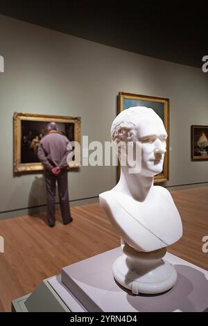 USA, Arkansas, Bentonville, Crystal Bridges Museum of American Art, Innenraum mit einer Büste von Alexander Hamilton von Giuseppe Ceracchi, 1794 Stockfoto