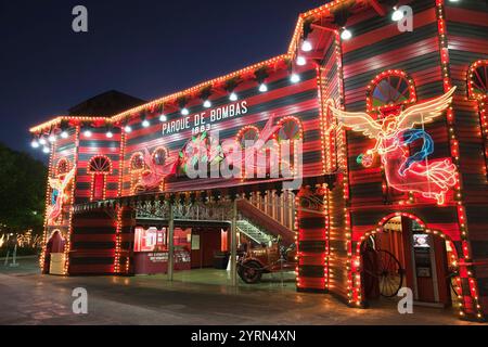 Puerto Rico, Südküste, Ponce, Plaza Las Delicias, Parque de Bombas, Feuerwehrmuseum, Abend. Stockfoto