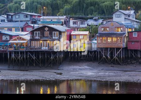 Chile, Chiloe Island, Castro, Palafito Stelzenhäuser,. Stockfoto