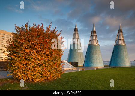 Deutschland, Nordrhein-Westfalen, Bonn, Museumsmeile, Bundeskunsthalle, museum für Technik und Kunst, Dachtürme. Stockfoto