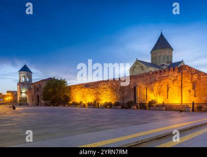 Georgien, Mzcheta, spirituelle Stadt, in der das Christentum 327 n. Chr. gegründet wurde, Svetitskhoveli Kathedrale, Dawn. Stockfoto