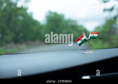 Pune, indien, Auto-Dashboard, indische Flagge, Autozubehör Stockfoto
