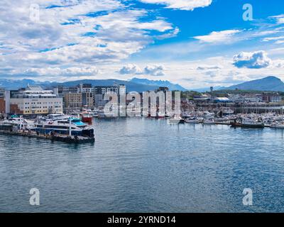 Bodo, Norwegen - 18. Juni 2024: Die Gebäude der Küstenstadt Bodo in Norwegen. Stockfoto