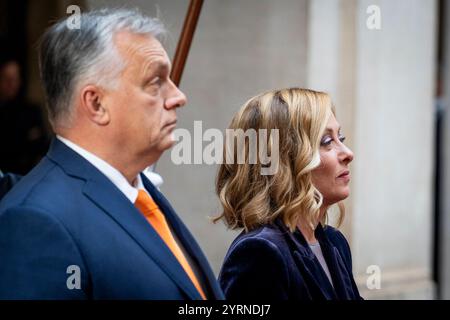 Rom, Italien. Dezember 2024. Die italienische Premierministerin Giorgia Meloni empfängt den ungarischen Premierminister Viktor Orbán im Palazzo Chigi in Rom. Quelle: SOPA Images Limited/Alamy Live News Stockfoto