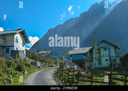 Häuser in Lachung, Lachung Valley, Stadt und eine schöne Bergstation im Nordosten von Sikkim, Indien. 9.600 Fuß. Stockfoto