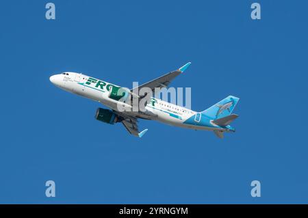 Loa Angeles, Kalifornien, Vereinigte Staaten - 1. Dezember 2024: Airbus A320, von Frontier Airlines betrieben, Eintragungszeichen N388FR, Start für Stockfoto