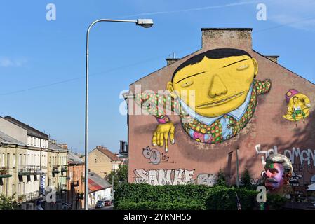 Wandgemälde von OS Gemeos, zwei brasilianischen Zwillingsbrüdern, Graffiti und Straßenkünstler, Pylimo Street 60, Vilnius, Litauen, Europa Stockfoto