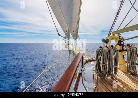 Blick vom Bug eines Segelschiffes Stockfoto