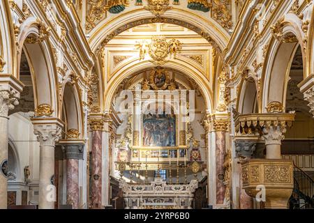 Innenraum und Altar der Kathedrale von Matera, Basilicata, Italien, Europa Stockfoto