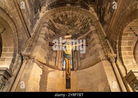 Kruzifix im Inneren der Kirche Chiesa di San Giovanni Battista, Matera, Basilicata, Italien, Europa Stockfoto