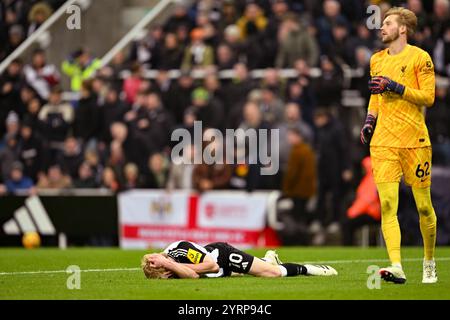 Newcastle upon Tyne, Großbritannien. Dezember 2024. St. James Park NEWCASTLE, ENGLAND: Anthony Gordon of Newcastle während des Spiels der Premier League 2024/25 in der 14. Matchweek zwischen Newcastle United und Liverpool FC in St. James Park am 4. Dezember 2024 in Newcastle, England. (Richard Callis/SPP) Credit: SPP Sport Press Photo. /Alamy Live News Stockfoto