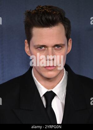 London, Großbritannien. Dezember 2024. Bill Skarsgard kommt zur britischen Premiere von Nosferatu, Odeon Luxe, Leicester Square. Quelle: Doug Peters/EMPICS/Alamy Live News Stockfoto