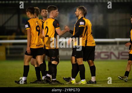 Leamington, England - 3. Dezember 2024: (Name) während des Birmingham Senior Cup-Spiels zwischen Leamington und Halesowen Town Stockfoto