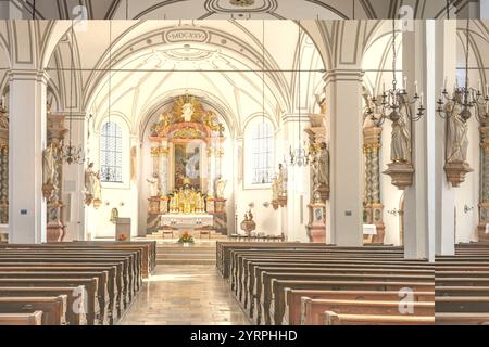 Innenraum der Pfarrkirche St. Jakob in Dachau, Bayern Stockfoto