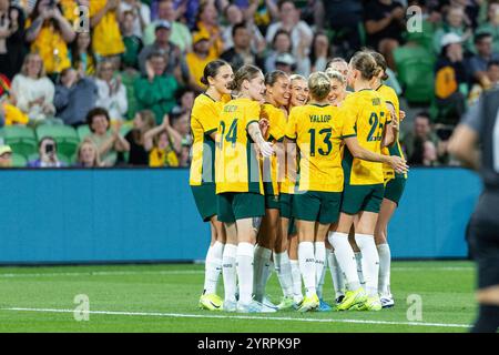 Melbourne, Australien, 4. Dezember 2024. CommBank Matildas feiert, nachdem sie am 4. Dezember 2024 im AAMI Park in Melbourne ein Tor beim Freundschaftsfußballspiel zwischen australischen Frauen und chinesischen Taipei-Frauen geschossen haben. Quelle: Santanu Banik/Speed Media/Alamy Live News Stockfoto