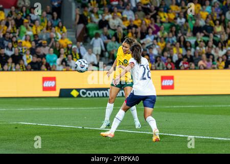 Melbourne, Australien, 4. Dezember 2024. Bryleeh Henry von der australischen Mannschaft erzielte ein Tor beim Freundschaftsspiel der Frauen in Australien und Chinesen aus Taipeh am 4. Dezember 2024 im AAMI Park in Melbourne, Australien. Quelle: Santanu Banik/Speed Media/Alamy Live News Stockfoto