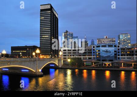 Market Street Bridge über den Schuilkill River, Philadelphia, Commonwealth of Pennsylvania, Nordosten der Vereinigten Staaten, Stockfoto