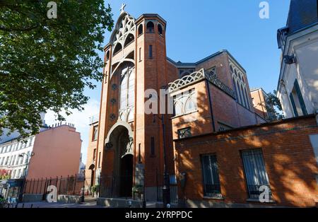 Saint-Jean de Montmartre ist eine römisch-katholische Kirche. Die Kirche ist aus Stahlbeton gebaut. Paris. Frankreich. Stockfoto