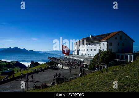 Hotel und Restaurant Rigi Kulm am Rigi, Blick über den Vierwaldstättersee und die Alpen, Kantone Schwyz und Luzern, Schweiz Stockfoto