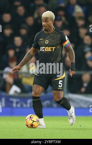 Liverpool, Großbritannien. Dezember 2024. Mario Lemina von Wolverhampton Wanderers in Aktion. Premier League-Spiel Everton gegen Wolverhampton Wanderers im Goodison Park in Liverpool am Mittwoch, 4. Dezember 2024. Dieses Bild darf nur für redaktionelle Zwecke verwendet werden. Nur redaktionelle Verwendung, Bild von Chris Stading/Andrew Orchard Sportfotografie/Alamy Live News Credit: Andrew Orchard Sportfotografie/Alamy Live News Stockfoto