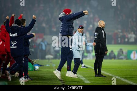 Köln, Deutschland. Dezember 2024. Schlussjubel: Trainer Gerhard Struber (Köln) 1. FC Köln - Hertha BSC Berlin 04.12.2024 Copyright (nur für journali Stockfoto