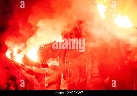 Köln, Deutschland. Dezember 2024. FC-Lüfter 1. FC Köln - Hertha BSC Berlin 04.12.2024 Copyright (nur für journalistische Zwecke) von : Moritz Müller, Stockfoto