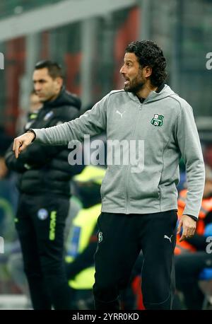 MAILAND, ITALIEN - 3. DEZEMBER: Fabio Grosso Cheftrainer von US Sassuolo reagiert während des Coppa Italia Spiels zwischen AC Mailand und US Sassuolo im Stadio Giuseppe Meazza am 3. Dezember 2024 in Mailand. (Foto von MB-Medien) Stockfoto