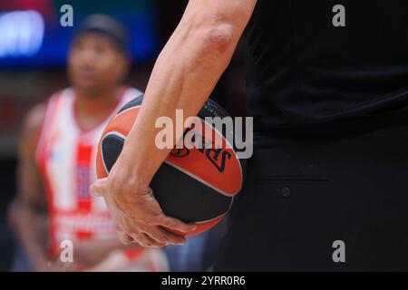 Mailand, Italien. Dezember 2024. Euroleague Basketball Schiedsrichter während der EA7 Emporio Armani Milano gegen Crvena Zvezda Meridianbet Belgrad, Basketball Euroleague Spiel in Mailand, Italien, 04. Dezember 2024 Credit: Independent Photo Agency/Alamy Live News Stockfoto