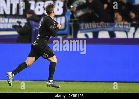 Genk, Belgien. Dezember 2024. Genks Patrik Hrosovsky feiert nach einem Torschuss während eines Fußballspiels zwischen KRC Genk und Standard de Lüttich, Mittwoch, den 4. Dezember 2024 in Genk, im Finale des belgischen Fußballpokals „Croky Cup“ 1/8. BELGA FOTO JILL DELSAUX Credit: Belga News Agency/Alamy Live News Stockfoto