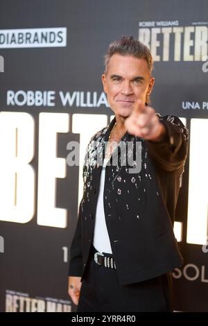4. Dezember 2024, Madrid, Spanien: Sänger ROBBIE WILLIAMS besucht „Better man“ Premiere im Capitol Cinema in Madrid. (Kreditbild: © Jack Abuin/ZUMA Press Wire) NUR REDAKTIONELLE VERWENDUNG! Nicht für kommerzielle ZWECKE! Stockfoto