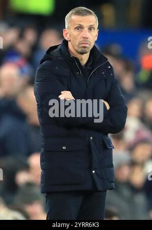 Goodison Park, Liverpool, Großbritannien. Dezember 2024. Premier League Football, Everton gegen Wolverhampton Wanderers; Wolverhampton Wanderers Manager Gary O'Neil sieht niedergeschlagen aus Credit: Action Plus Sports/Alamy Live News Stockfoto