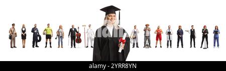 Diplomstudentin mit Diplom vor Menschen mit unterschiedlichen Berufen isoliert auf weißem Hintergrund Stockfoto