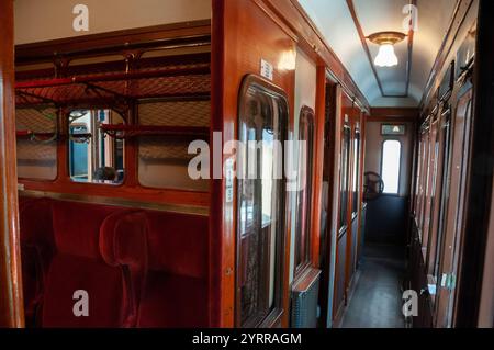 Oldtimer-Lokomotiven im Eisenbahnmuseum von Pietrarsa. Portici, Metropolstadt Neapel. Neapel Stockfoto