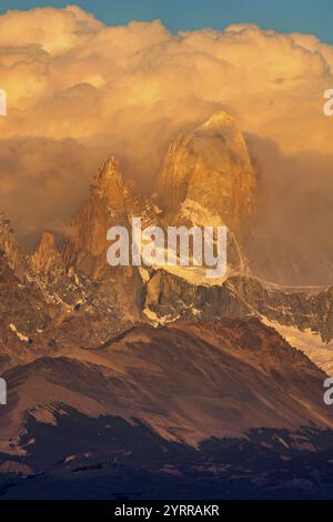 Mount Fitz Roy im Morgenlicht im Los Glaciares El Chalten Nationalpark, Santa Cruz, Argentinien, Südamerika Stockfoto