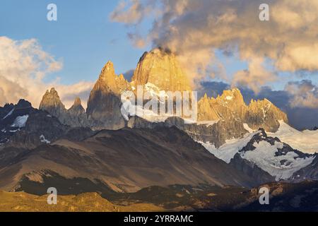 Mount Fitz Roy im Morgenlicht im Los Glaciares El Chalten Nationalpark, Santa Cruz, Argentinien, Südamerika Stockfoto