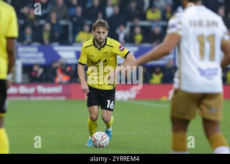 Burton Upon Trent, Großbritannien, 1. Dezember 2024. Jack Cooper Love of Burton Albion während des Spiels zwischen Burton Albion und Tamworth. FA Cup zweite Runde ( Stockfoto