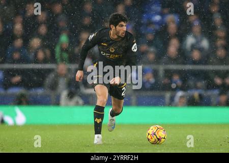 Liverpool, Großbritannien. Dezember 2024. Goncalo Guedes von Wolverhampton Wanderers in Aktion. Premier League-Spiel Everton gegen Wolverhampton Wanderers im Goodison Park in Liverpool am Mittwoch, 4. Dezember 2024. Dieses Bild darf nur für redaktionelle Zwecke verwendet werden. Nur redaktionelle Verwendung, Bild von Chris Stading/Andrew Orchard Sportfotografie/Alamy Live News Credit: Andrew Orchard Sportfotografie/Alamy Live News Stockfoto