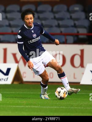 4. Dezember 2024; Dens Park, Dundee, Schottland: Schottischer Premiership Football, Dundee gegen Motherwell; Oluwaseun Adewumi aus Dundee Stockfoto