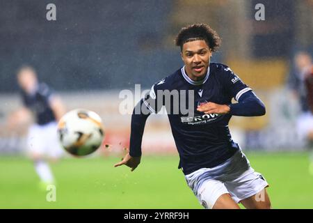 4. Dezember 2024; Dens Park, Dundee, Schottland: Schottischer Premiership Football, Dundee gegen Motherwell; Oluwaseun Adewumi aus Dundee Stockfoto