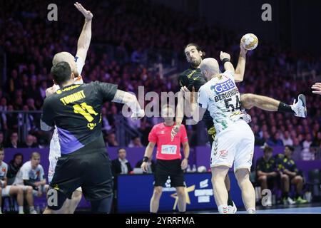 Nantes, Frankreich. Dezember 2024. Julien BOS von HBC Nantes während des Handballspiels der EHF Champions League, Group Phase zwischen HBC Nantes und SC Magdeburg am 4. Dezember 2024 im Neodif XXL in Nantes, Frankreich - Foto Julien Kammerer/DPPI Credit: DPPI Media/Alamy Live News Stockfoto