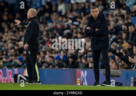 Wölves leitet Gary O’Neilduring beim Premier League-Spiel zwischen Everton und Wolverhampton Wanderers im Goodison Park, Liverpool am Mittwoch, den 4. Dezember 2024. (Foto: Mike Morese | MI News) Credit: MI News & Sport /Alamy Live News Stockfoto