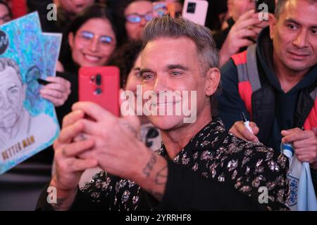 Sänger Robbie Williams besucht die Premiere von Better man im Capitol-Kino am 4. Dezember 2024 in Madrid. Stockfoto